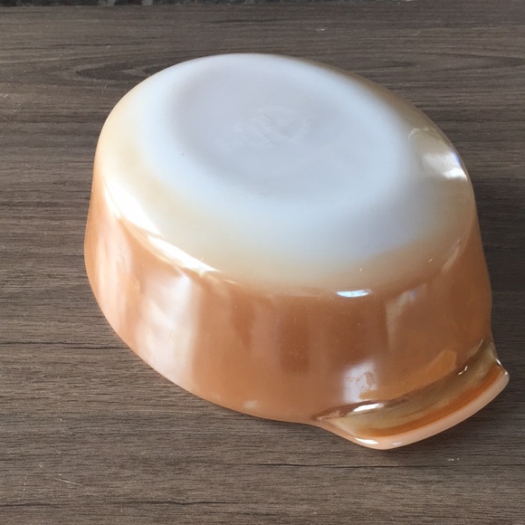 Fire king vintage casserole dish - Picture 5 of 6